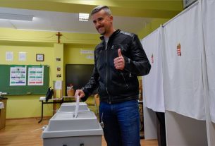 Jakab Péter szavaz a 2022-es választáson